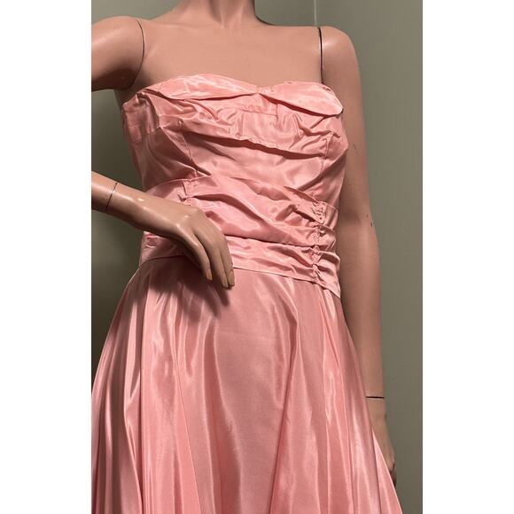 Vintage 50’s Peach Taffeta Strapless Fit/Flare Corseted Ball Gown/Formal/Prom - Picture 3 of 11